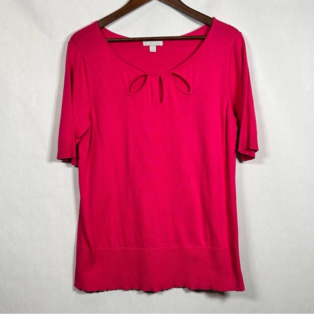 New York & Company Pink Short Sleeve Sweater with Keyhole Cutouts
